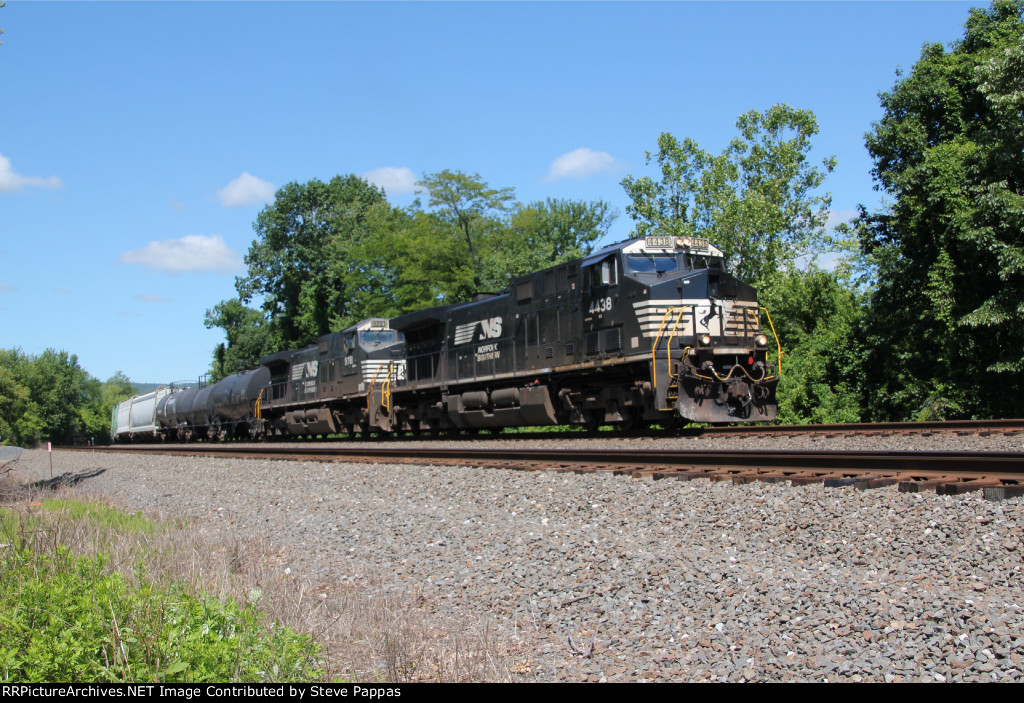 NS 4438 leads train 10K through Cove PA at milepost 116